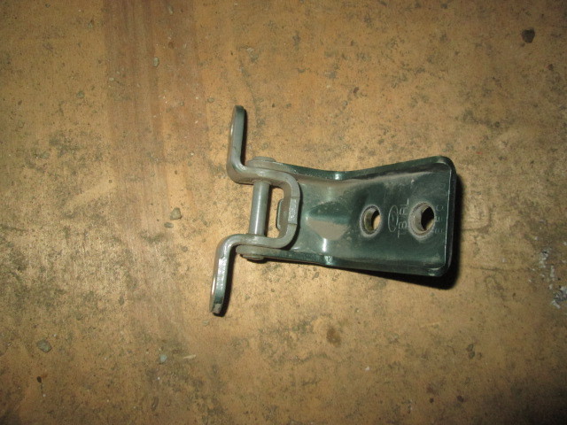 Петля двери Hyundai Getz  2002-2012 на Hyundai Getz 