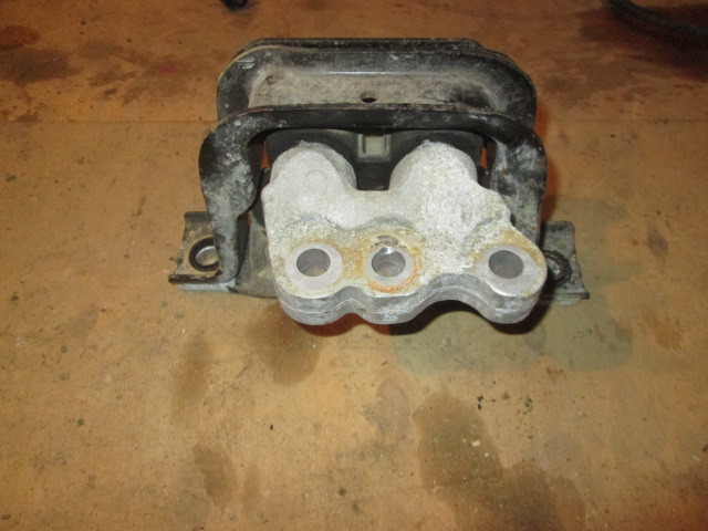 Кронштейн двигателя передний Chevrolet Captiva  2011-2013 на Chevrolet Captiva 
