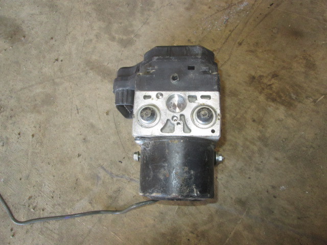 Блок ABS (насос) Toyota RAV 4 (XA30) 2005-2010 на Toyota RAV 4 (XA30)