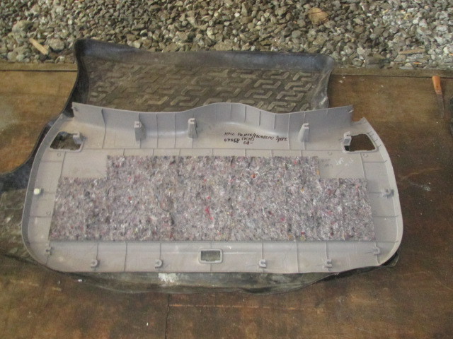 Обшивка двери багажника Mitsubishi Pajero IV 2006-2011 на Mitsubishi Pajero IV