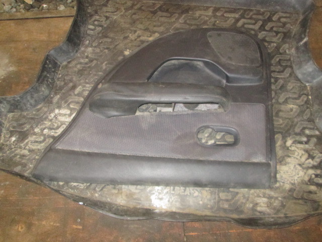 Обшивка двери задней правой Nissan Tiida C11 2004-2012 на Nissan Tiida C11