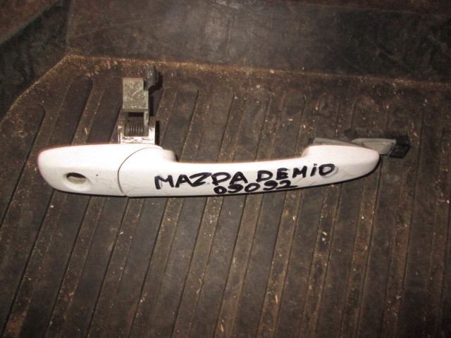 Ручка двери наружная левая Mazda Demio I (DW) 1997-2003 на Mazda Demio I (DW)