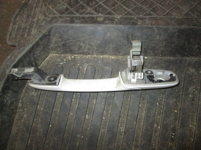 Ручка двери наружная левая Mazda Demio I (DW) 1997-2003 на Mazda Demio I (DW)