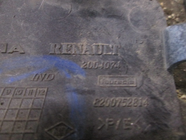 Заглушка буксировочного крюка Renault logan I 2004-2009 на Renault logan I