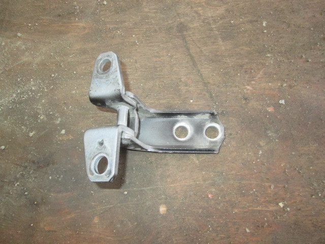Петля двери Mitsubishi Lancer X 2007-н.в. на Mitsubishi Lancer X