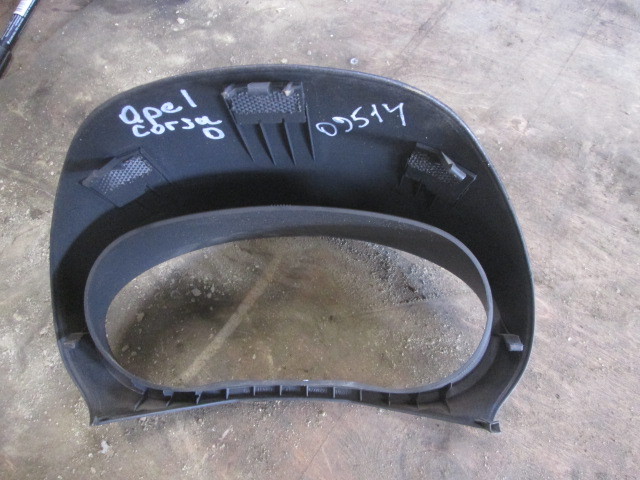 Консоль центральная Opel Corsa D  2010-2014 на Opel Corsa D 