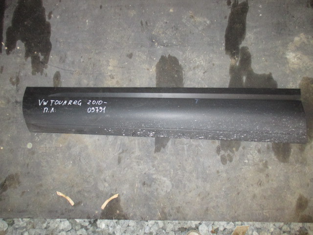 Накладка двери передней левой Volkswagen Touareg 2 2010-2014 на Volkswagen Touareg 2