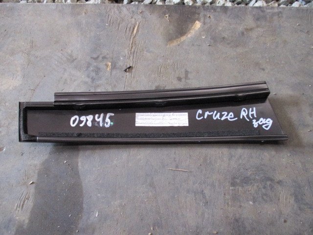 Накладка двери передней правой Chevrolet Cruze 2009-2013 на Chevrolet Cruze