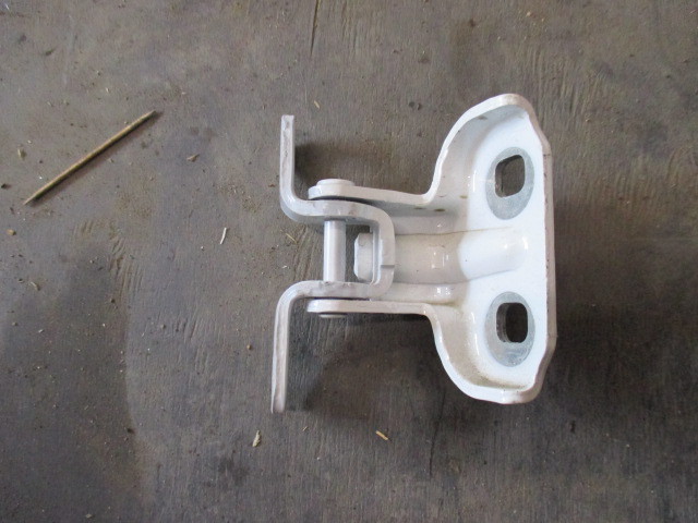 Петля двери Chevrolet Cruze 2009-2013 на Chevrolet Cruze