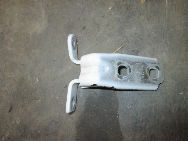 Петля двери Chevrolet Cruze 2009-2013 на Chevrolet Cruze