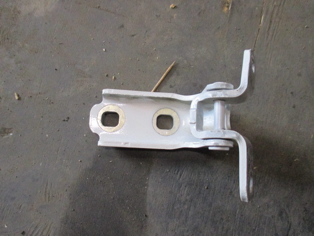 Петля двери Chevrolet Cruze 2009-2013 на Chevrolet Cruze