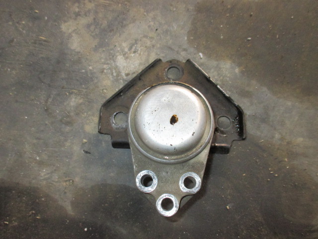 Кронштейн двигателя правый Ford Fiesta V 2001-2009 на Ford Fiesta V