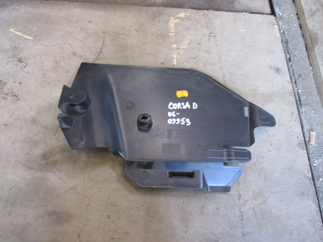 Накладка внутренняя (на консоль правая) Opel Corsa D  2010-2014 13205071 на Opel Corsa D 
