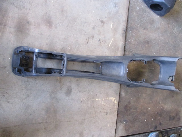 Консоль средняя нижняя Opel Corsa D  2010-2014 на Opel Corsa D 
