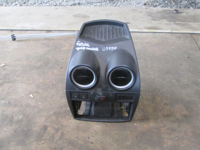 Центральная консоль с воздуховодом Ford Fiesta V 2001-2009 на Ford Fiesta V