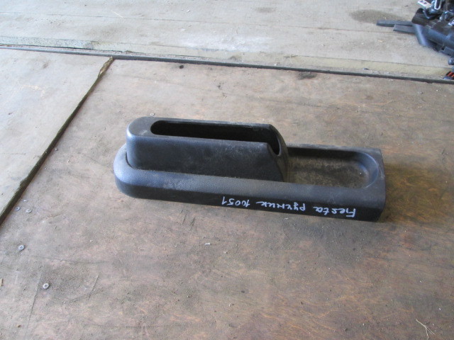 Обшивка  Ford Fiesta V 2001-2009 2S6XA044C82 на Ford Fiesta V