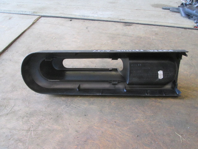 Обшивка  Ford Fiesta V 2001-2009 2S6XA044C82 на Ford Fiesta V