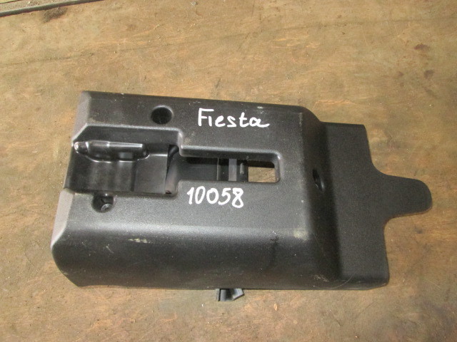 Обшивка рулевой колонки Ford Fiesta V 2001-2009 на Ford Fiesta V