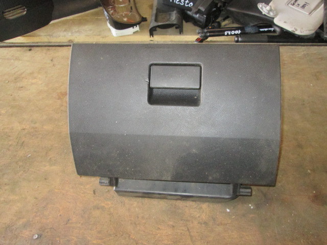 Бардачок Ford Fiesta V 2001-2009 на Ford Fiesta V