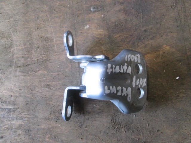 Петля двери Ford Fiesta V 2001-2009 на Ford Fiesta V