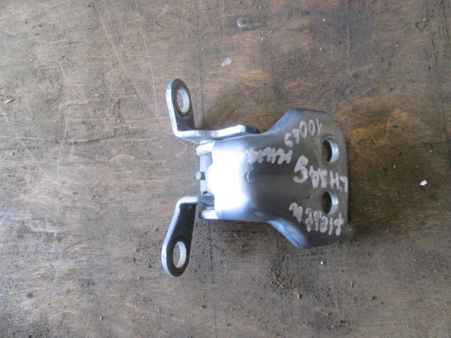 Петля двери Ford Fiesta V 2001-2009 на Ford Fiesta V