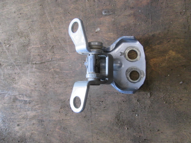 Петля двери Ford Fiesta V 2001-2009 на Ford Fiesta V