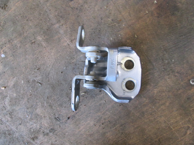Петля двери Ford Fiesta V 2001-2009 на Ford Fiesta V