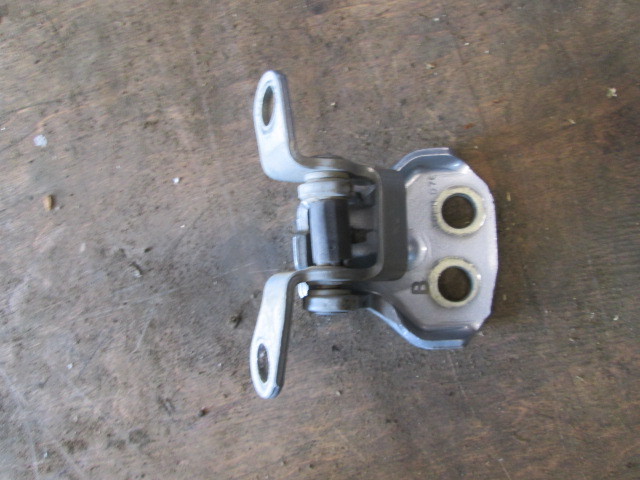 Петля двери Ford Fiesta V 2001-2009 на Ford Fiesta V