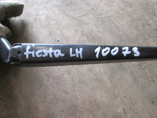 Поводок стеклоочистителя передний левый Ford Fiesta V 2001-2009 на Ford Fiesta V