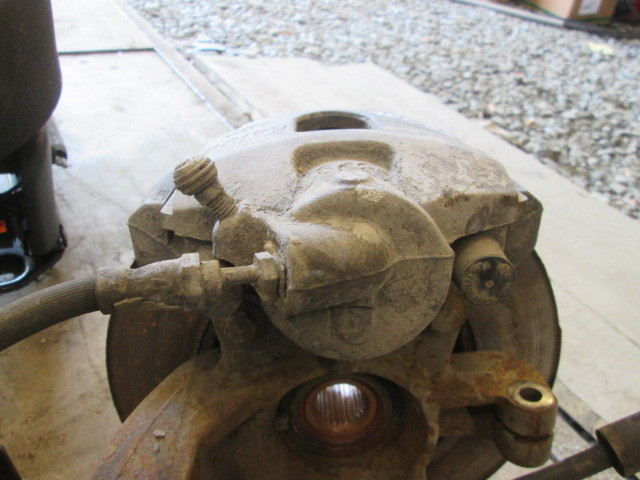 Суппорт передний левый Ford Fiesta V 2001-2009 на Ford Fiesta V