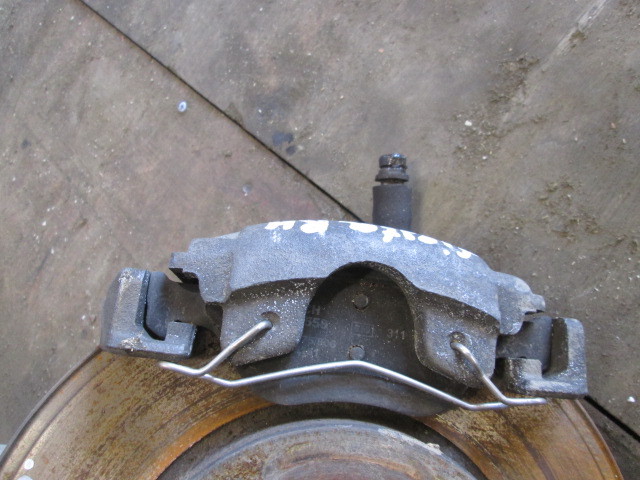 Суппорт передний правый Ford Fiesta V 2001-2009 на Ford Fiesta V