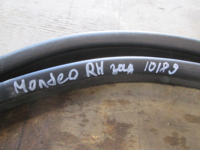 Уплотнитель двери задний правый (кузов) Ford Mondeo 4 2007-2010 на Ford Mondeo 4