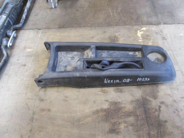 Консоль средняя на Daewoo Nexia 2008-2015 на Daewoo Nexia 