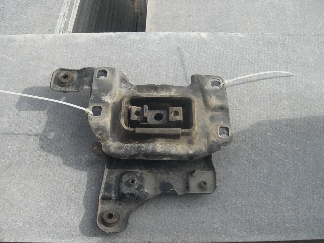 Кронштейн двигателя левый Ford Focus 2 2005-2008 на Ford Focus 2