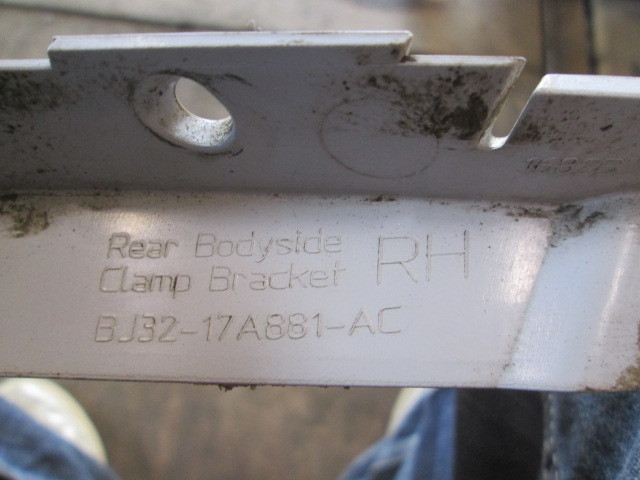 Кронштейн заднего бампера Land Rover Range Rover Evoque  2011-2015 на Land Rover Range Rover Evoque 