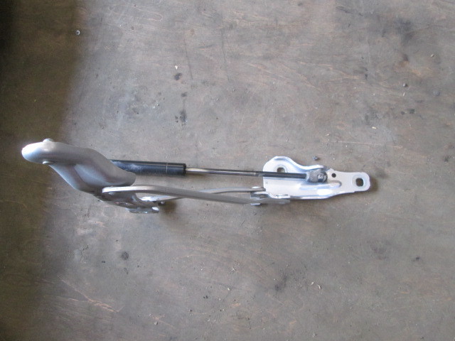 Петля багажника правая Ford Mondeo 4 2007-2010 на Ford Mondeo 4