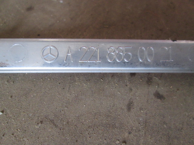 Молдинг заднего стекла Mercedes-Benz S-Class W221 2005-2009 на Mercedes-Benz S-Class W221