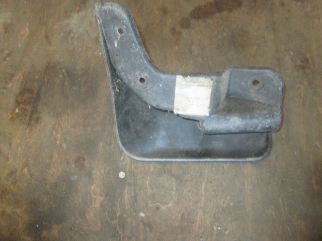 Брызговик передний правый Hyundai Accent  1999-2003 на Hyundai Accent 