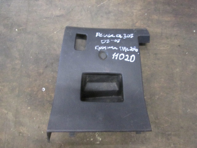 Крышка блока предохранителей Peugeot 307 2001-2008 9634503677 на Peugeot 307