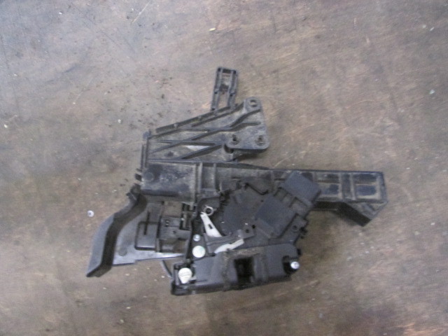 Замок двери задней левой Ford Focus 2 2005-2008 на Ford Focus 2