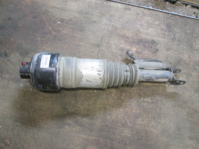 Стойка амортизатора передний Mercedes-Benz E-Class W211,S211 2002-2006 на Mercedes-Benz E-Class W211,S211