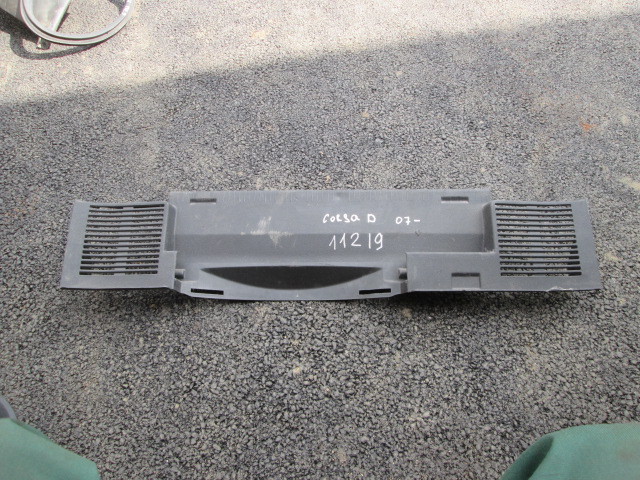 Обшивка багажника на Opel Corsa IV (D) 2006-2010 13180939 на Opel Corsa D 