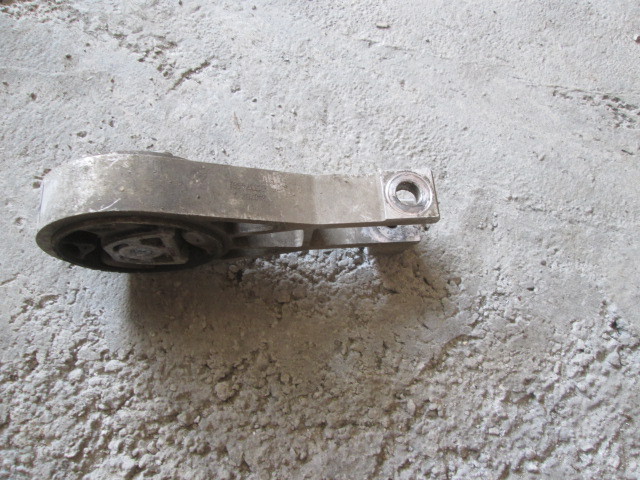 Кронштейн двигателя Opel Corsa D  2010-2014 на Opel Corsa D 