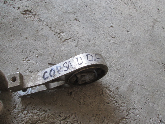 Кронштейн двигателя Opel Corsa D  2010-2014 на Opel Corsa D 
