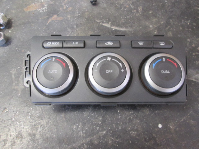 Блок управления климатической установкой Mazda 6 (GH) 2007-2010 на Mazda 6 (GH)