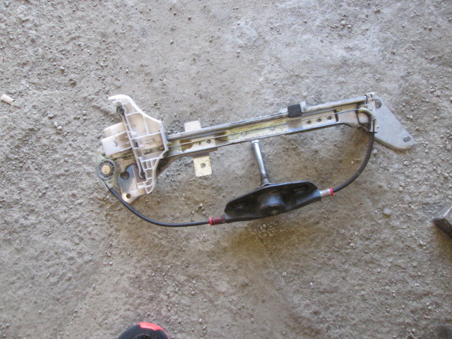 Стеклоподъемник электр. задний левый Ford Fiesta V 2001-2009 на Ford Fiesta V