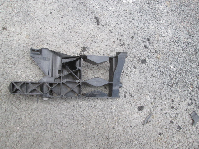 Кронштейн крепления фары Audi A6 (C7) 2011-2014 на Audi A6 (C7)