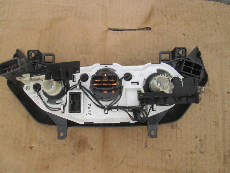 Блок управления климатической установкой Chevrolet Aveo T250 2006-2012 на Chevrolet Aveo T250