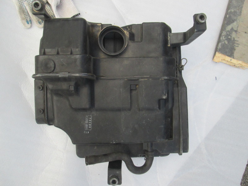 Корпус воздушного фильтра Lexus IS I (XE10) 1998-2005 на Lexus IS I (XE10)