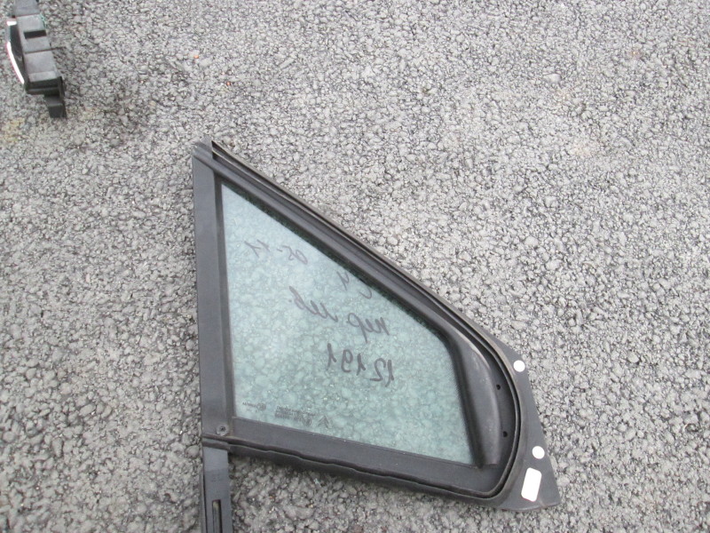Форточка передней левой двери Citroen C4 I 2004-2011 на Citroen C4 I